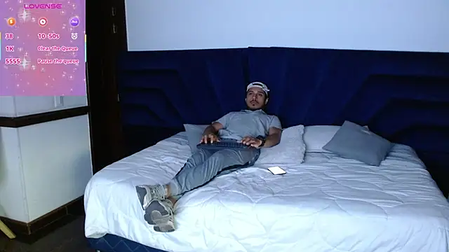 ColombiaStrip online show from February 26, 2026, 10:54 pm