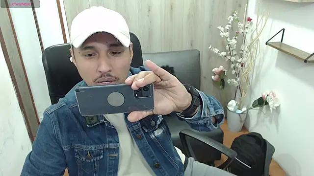 ColombiaStrip online show from January 18, 2026, 8:23 pm