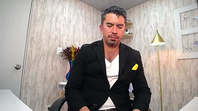 Snapshot of JuanKFit_45 chatting on February 14, 2026, 3:29 am JuanKFit 45 online show from February 14, 2026, 3:29 am