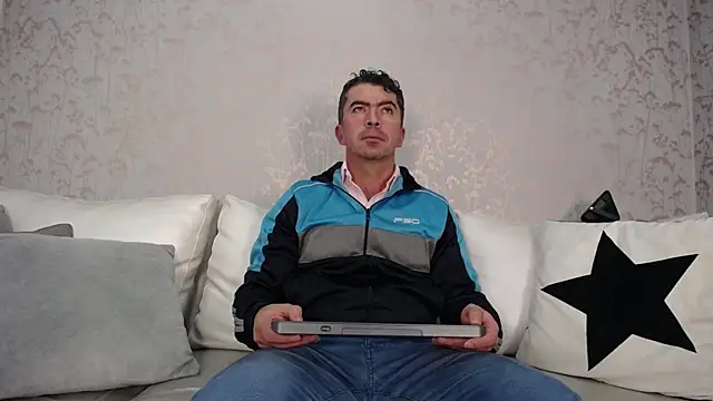 JuanKFit 45 online show from November 5, 2025, 1:36 pm