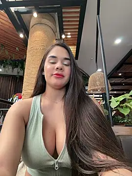 BellaLeclair online show from June 3, 2026, 7:18 pm