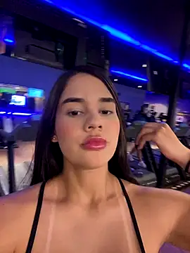 BellaLeclair online show from December 14, 2025, 4:34 pm