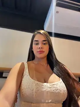 BellaLeclair online show from June 11, 2026, 9:01 pm