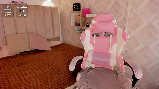 Snapshot of Clhoe_Johnson chatting on February 25, 2026, 12:49 pm Clhoe Johnson online show from February 25, 2026, 12:49 pm