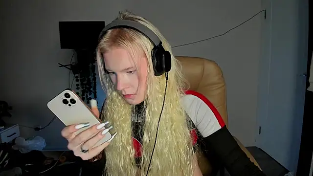 Snapshot of Sasyhk0 chatting on December 16, 2025, 8:24 pm Sasyhk0 online show from December 16, 2025, 8:24 pm