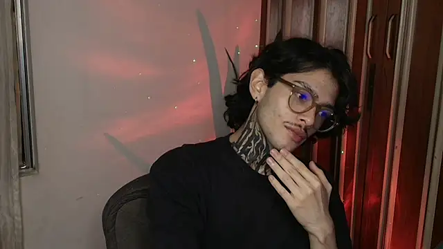 Mihail leroy online show from May 14, 2026, 3:58 am