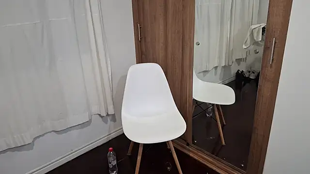 kayleesims  online show from April 9, 2026, 11:33 pm