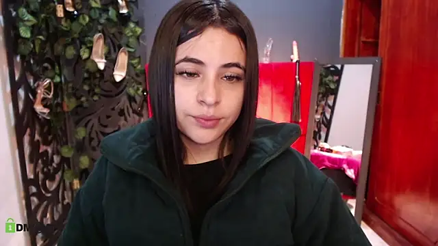 sofi lara28 online show from February 16, 2026, 1:32 pm