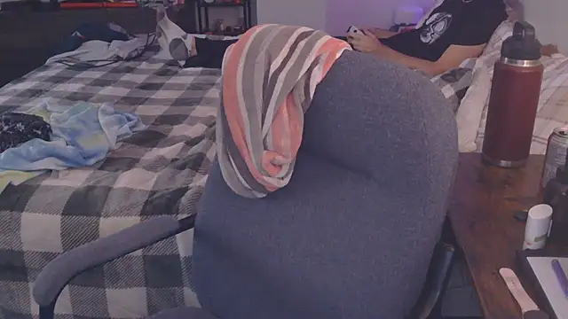 Sexyblonde12344 online show from September 25, 2025, 11:44 pm