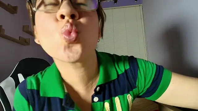 luna desiree online show from October 14, 2025, 8:04 am