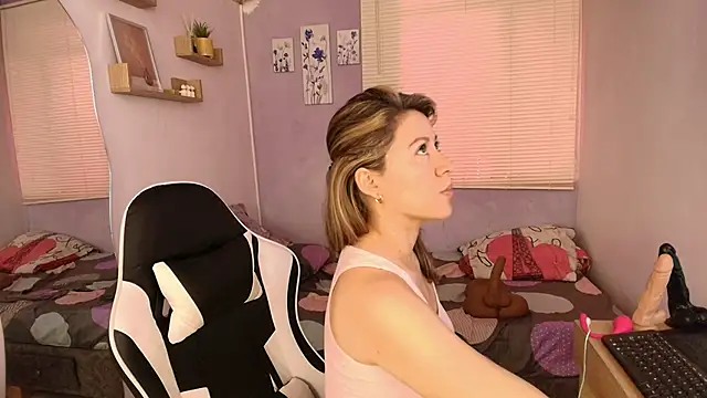 luna desiree online show from April 5, 2026, 6:36 pm