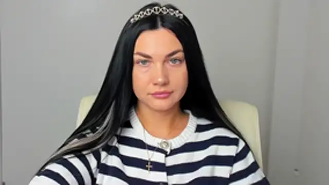 Lune Moon online show from December 1, 2025, 6:36 am