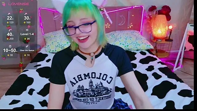 CoralineYoung online show from April 18, 2026, 10:06 am