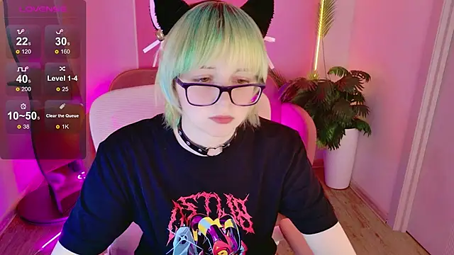 CoralineYoung online show from June 4, 2026, 1:16 pm