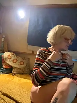 ladyboatlady online show from November 25, 2025, 5:35 pm