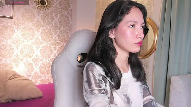 Snapshot of LilyThea chatting on November 22, 2025, 9:13 pm LilyThea online show from November 22, 2025, 9:13 pm