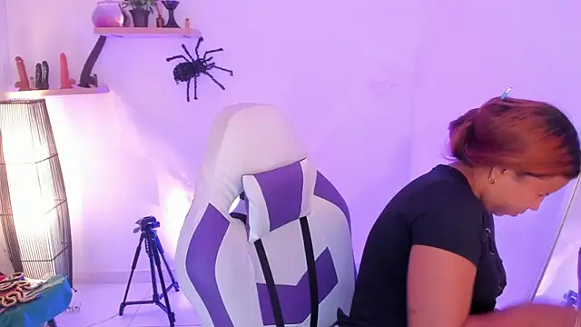 scarlett enjoy1 online show from October 28, 2025, 1:10 pm