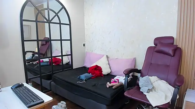 bellarivera  online show from October 6, 2025, 7:14 pm