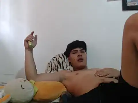 Snapshot of dani_titan320 chatting on November 15, 2025, 6:45 pm dani titan320 online show from November 15, 2025, 6:45 pm