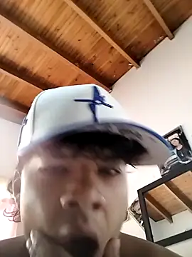 dani titan320 online show from April 18, 2026, 1:35 pm