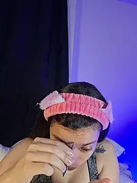 AmaiaSalvatore online show from January 8, 2026, 10:38 pm