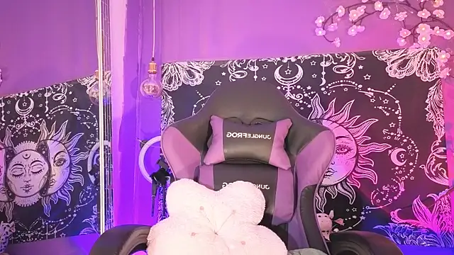 Snapshot of Gaia_Gatex chatting on February 7, 2026, 12:46 pm Gaia Gatex online show from February 7, 2026, 12:46 pm