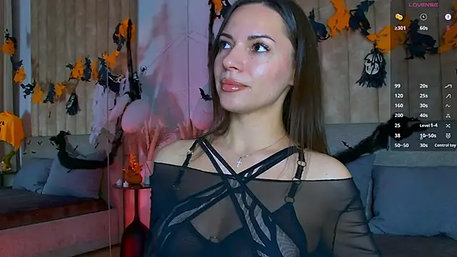 LollaSpencer online show from November 3, 2025, 4:32 pm