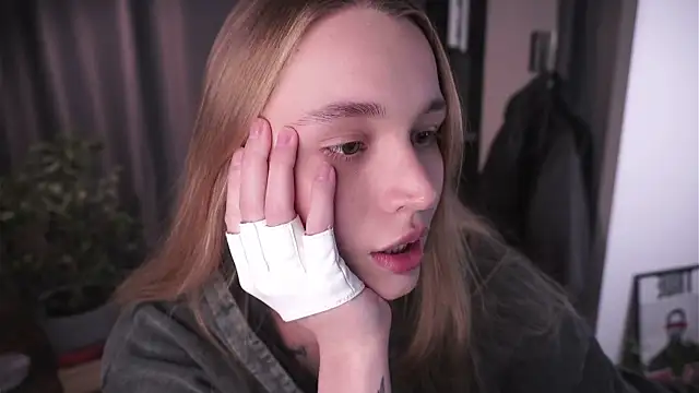 lisa schiele online show from November 7, 2025, 8:24 pm