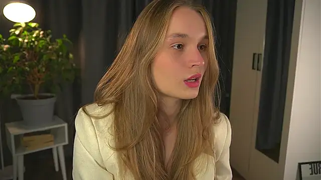 lisa schiele online show from October 3, 2025, 8:21 pm