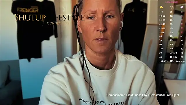 SwingWingWomanSweden online show from April 17, 2026, 8:39 am