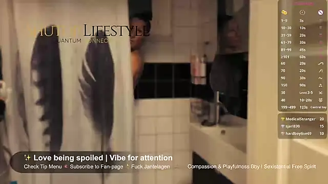 SwingWingWomanSweden online show from April 17, 2026, 8:44 pm