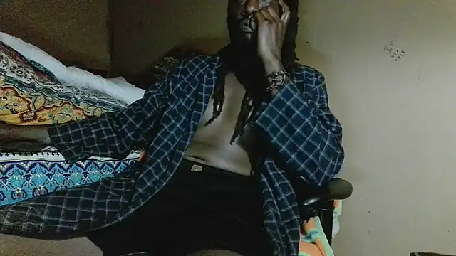 EYEzIAM online show from April 15, 2026, 4:51 am