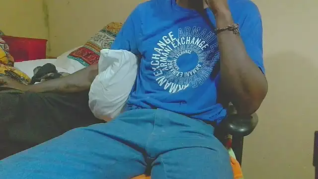 EYEzIAM online show from April 19, 2026, 4:02 am