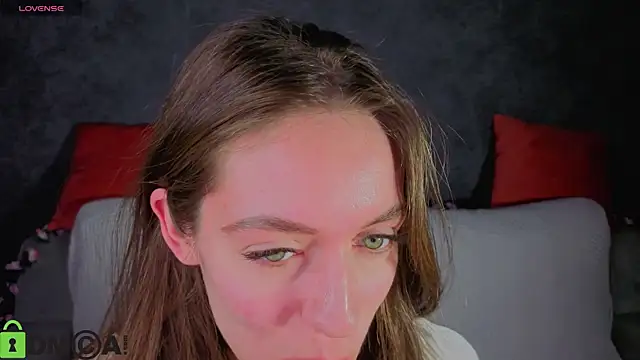 Agnes Wells online show from November 28, 2025, 10:26 am