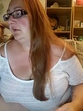 Luscious-LucyXX online show from May 27, 2026, 8:05 pm