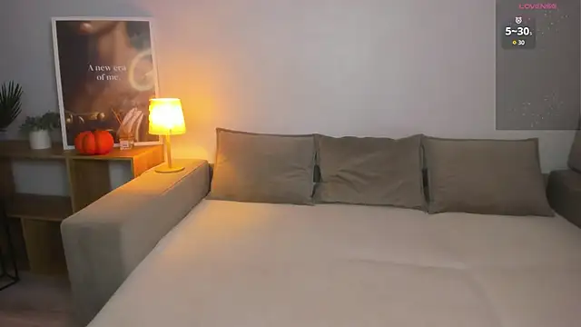 Snapshot of Elina_Star chatting on October 31, 2025, 2:35 pm Elina Star online show from October 31, 2025, 2:35 pm