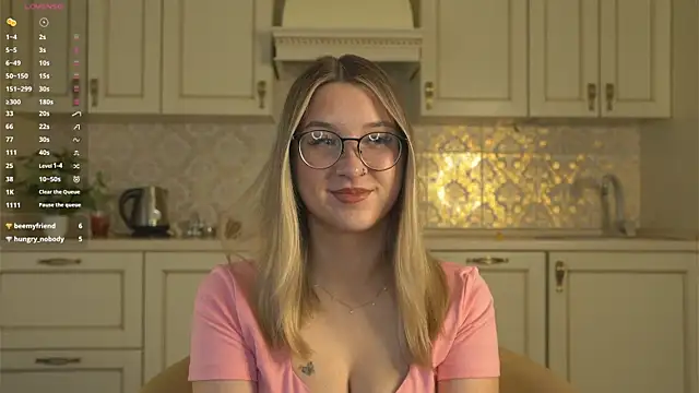 DarelleFaux online show from September 14, 2025, 3:18 am