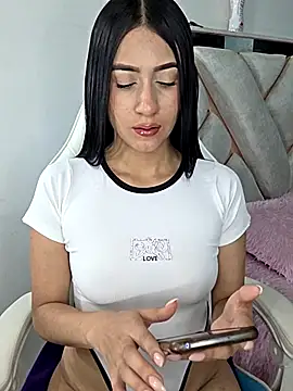 isabela l online show from May 15, 2026, 12:30 am