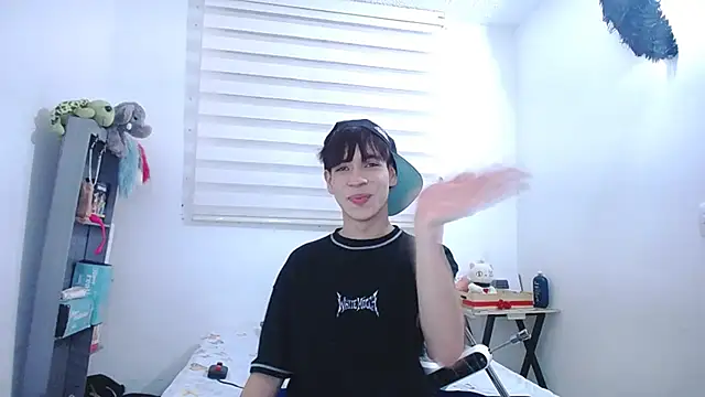 lucky stricke online show from October 13, 2025, 3:52 am