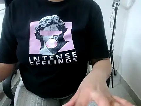 Roshi Love online show from April 16, 2026, 11:18 pm