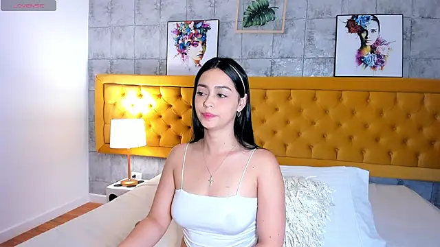 Snapshot of EmilyyRamirez chatting on October 18, 2025, 1:13 pm EmilyyRamirez online show from October 18, 2025, 1:13 pm