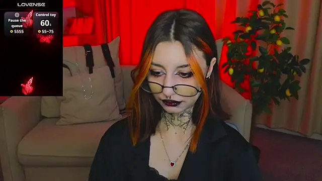 Snapshot of Mistress__Marcelline chatting on April 21, 2026, 2:51 am Mistress Marcelline online show from April 21, 2026, 2:51 am