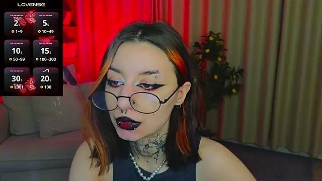 Snapshot of Mistress__Marcelline chatting on April 27, 2026, 2:09 am Mistress Marcelline online show from April 27, 2026, 2:09 am