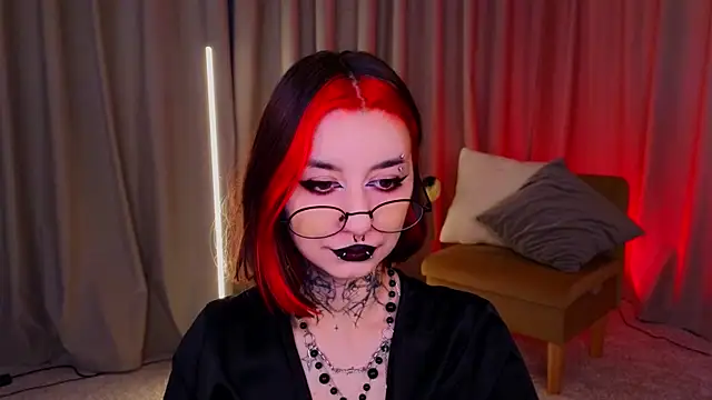 Snapshot of Mistress__Marcelline chatting on May 13, 2026, 2:07 am Mistress Marcelline online show from May 13, 2026, 2:07 am