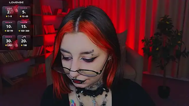 Snapshot of Mistress__Marcelline chatting on June 1, 2026, 2:12 am Mistress Marcelline online show from June 1, 2026, 2:12 am