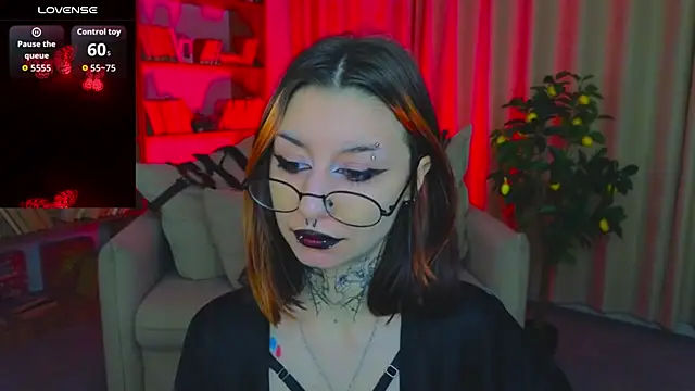 Snapshot of Mistress__Marcelline chatting on April 19, 2026, 1:28 am Mistress Marcelline online show from April 19, 2026, 1:28 am
