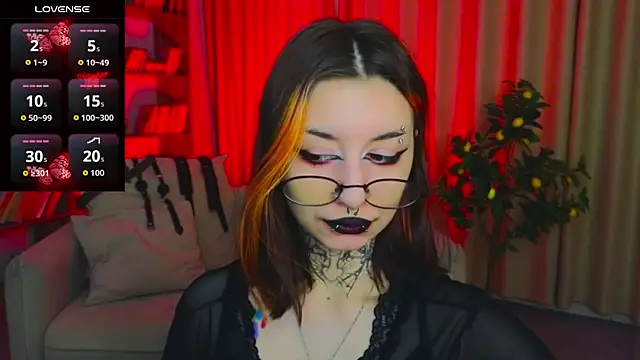 Snapshot of Mistress__Marcelline chatting on April 22, 2026, 1:23 am Mistress Marcelline online show from April 22, 2026, 1:23 am