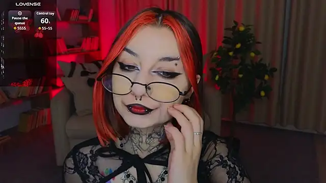 Snapshot of Mistress__Marcelline chatting on May 29, 2026, 1:33 am Mistress Marcelline online show from May 29, 2026, 1:33 am