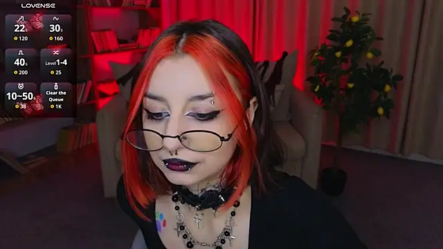 Snapshot of Mistress__Marcelline chatting on May 27, 2026, 1:57 am Mistress Marcelline online show from May 27, 2026, 1:57 am