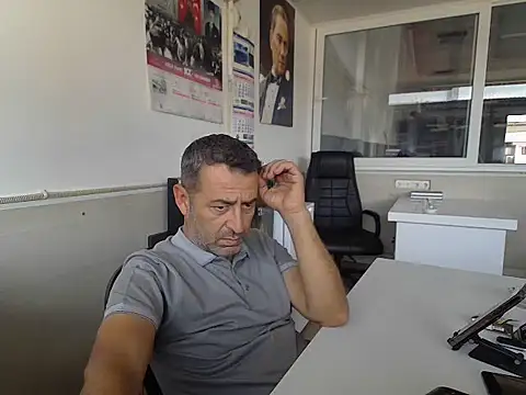 rafasilva3535 online show from October 2, 2025, 11:46 am